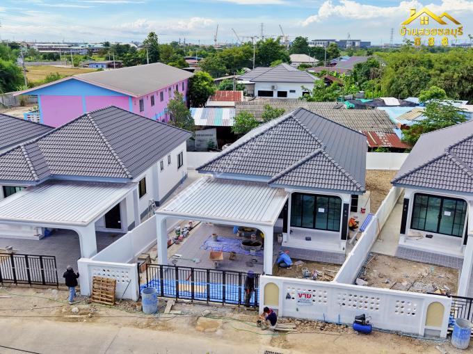 ขายบ้านเดี่ยวมือหนึ่ง อมตะนคร–หนองตำลึง ซอยเทศบาล 2 ทำเลดี ไม่ต้องข้ามฝั่ง ไม่มีค่าส่วนกลาง ราคา 2.xx ล้าน