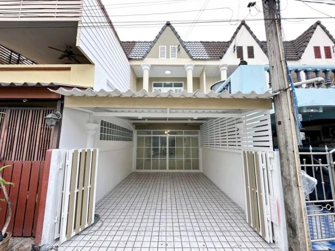 ขายบ้าน ทาวน์เฮ้าส์ 2 ชั้น รีโนเวทให้แล้วพร้อมอยู่ ทำเลพนัสนิคม ใกล้โรงเรียนพนัสนิคม ใกล้โลตัสพนัส ปากซอยมีเซเว่น