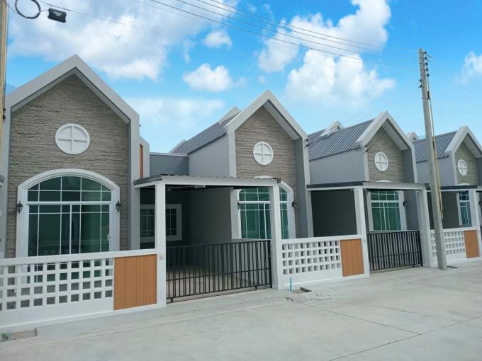 ขานบ้าน โครงการ พีพลัส การ์เด้น ทำเลหนองซ้ำซาก-บ้านบึง เป็นทาวน์โฮมโครงการมือหนึ่ง ใกล้กับอมตะนคร ใกล้กับจุดขึ้นลงมอเตอร์เวย์