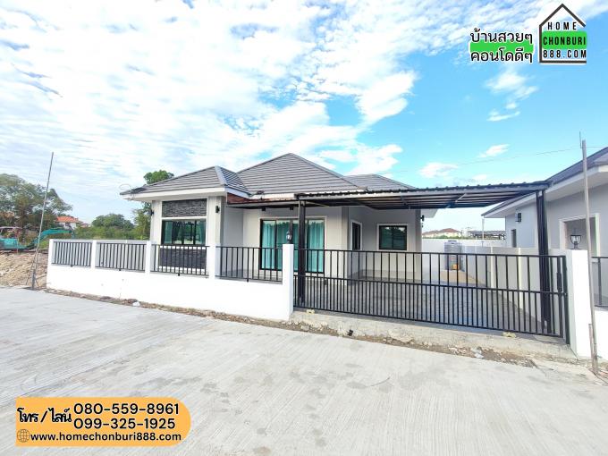 บ้านเดี่ยว มือหนึ่ง โครงการสิริยา ทำเล ใจกลางพานทอง ใกล้โรงพยาบาลพานทอง พื้นที่ 52.5-87.5 ตร.ว. 3 ห้องนอน 2 ห้องน้ำ 2 ที่จอดรถ 1 ห้องครัว ราคา 2.xx ล้าน