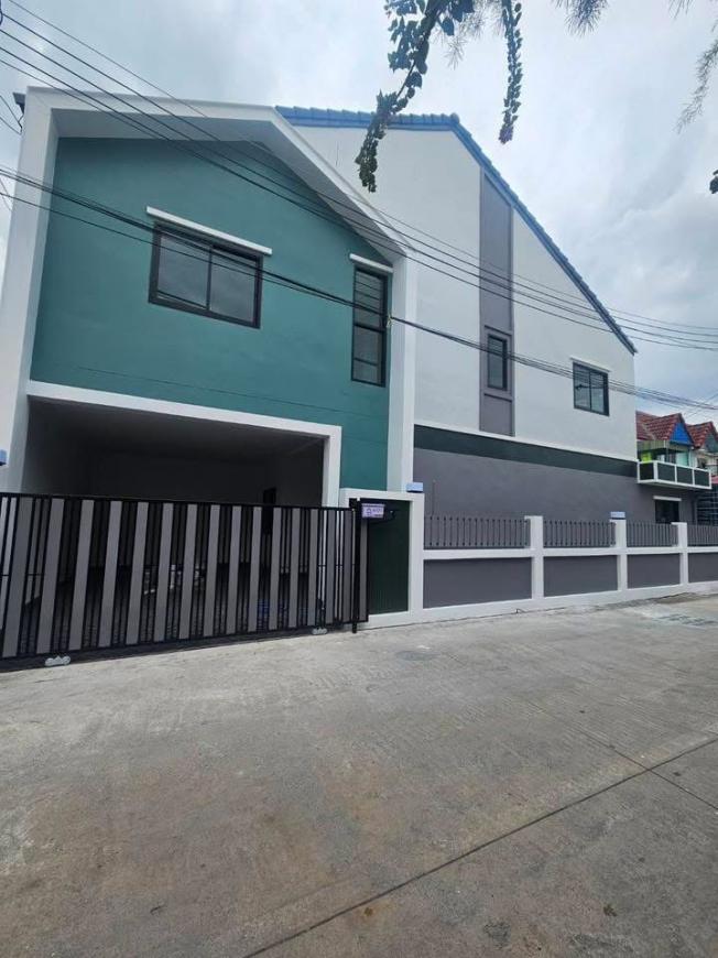 บ้านเดี่ยว 2ชั้น “ รีโนเวทจัดเต็มสุดสุด” ทำเล บ้านสวน-ชลบุรี 3 ห้องนอน