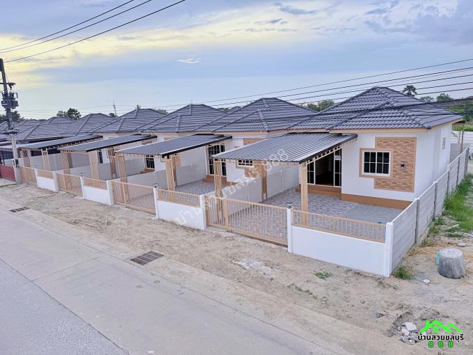 ขายบ้านเดี่ยว ราคาเริ่มเพียง 1.7x ล้าน (ทำเลค้าขาย) ซอยเซเว่น ข้างวัดโป่งตามุข โครงการ Akehome 2Plus (เอกโฮม 2พลัส) อมตะนคร-แยกมาบโป่ง